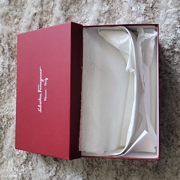 Salvatore Ferragamo shoes box - Picture 2 of 9